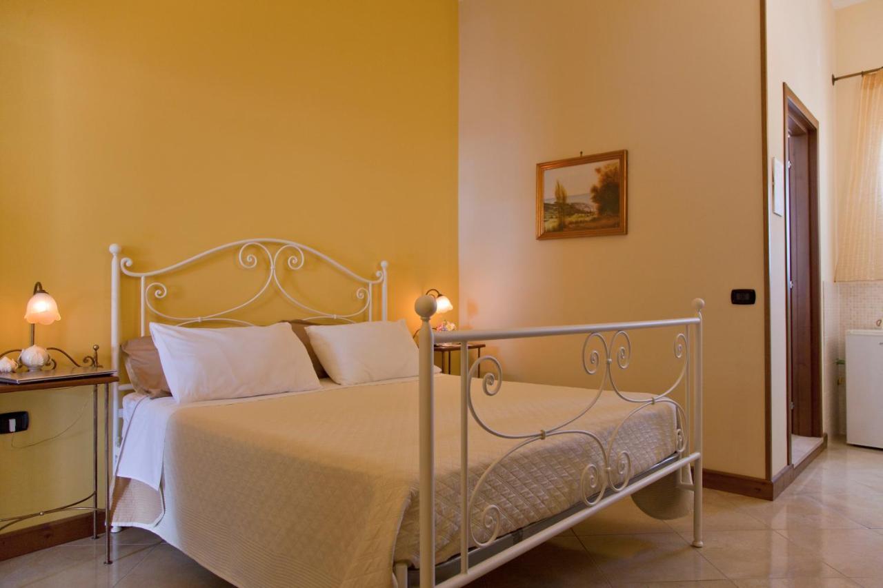B&B Kalinifta Residence Carpignano Salentino Bagian luar foto