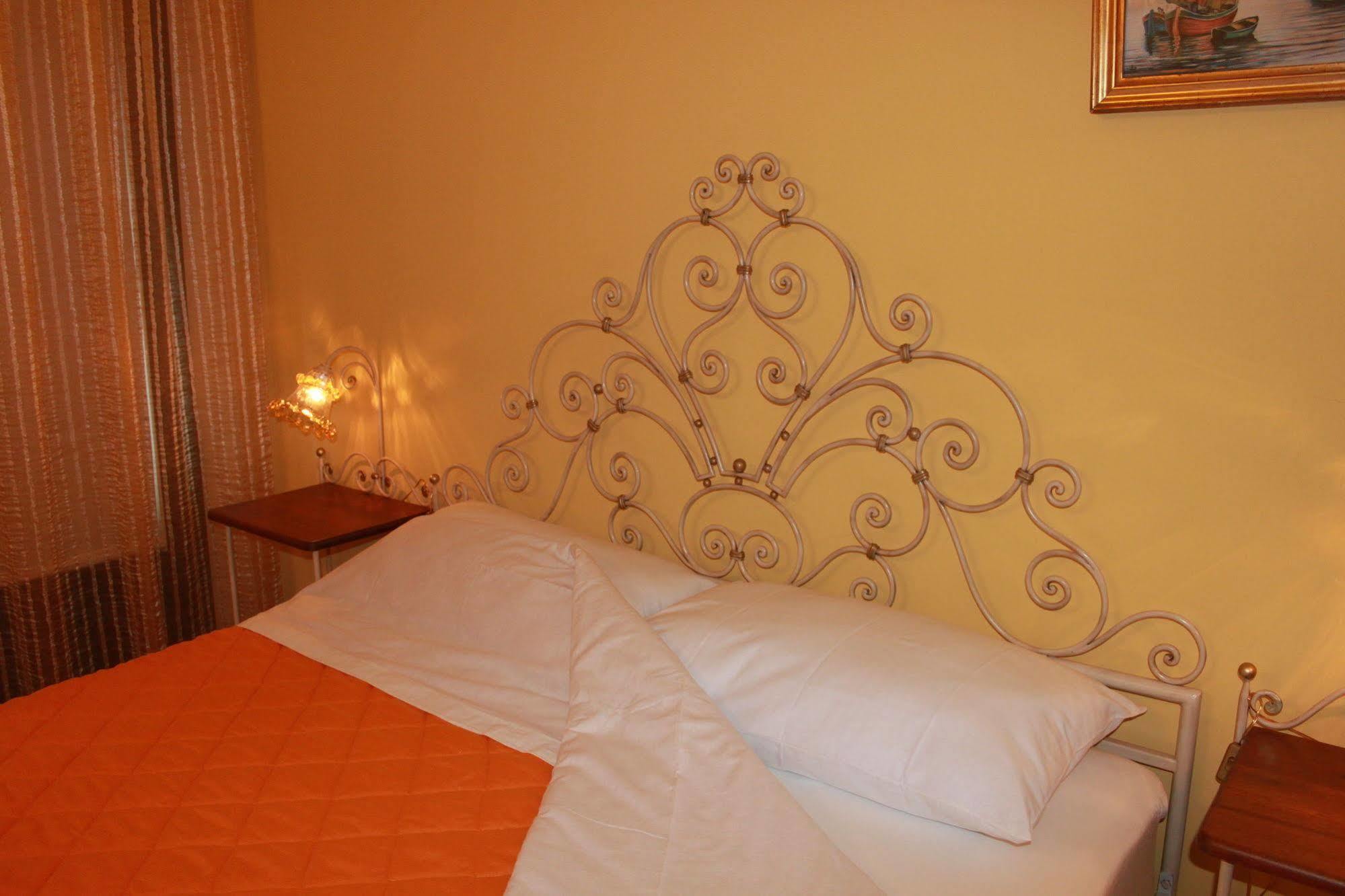 B&B Kalinifta Residence Carpignano Salentino Bagian luar foto